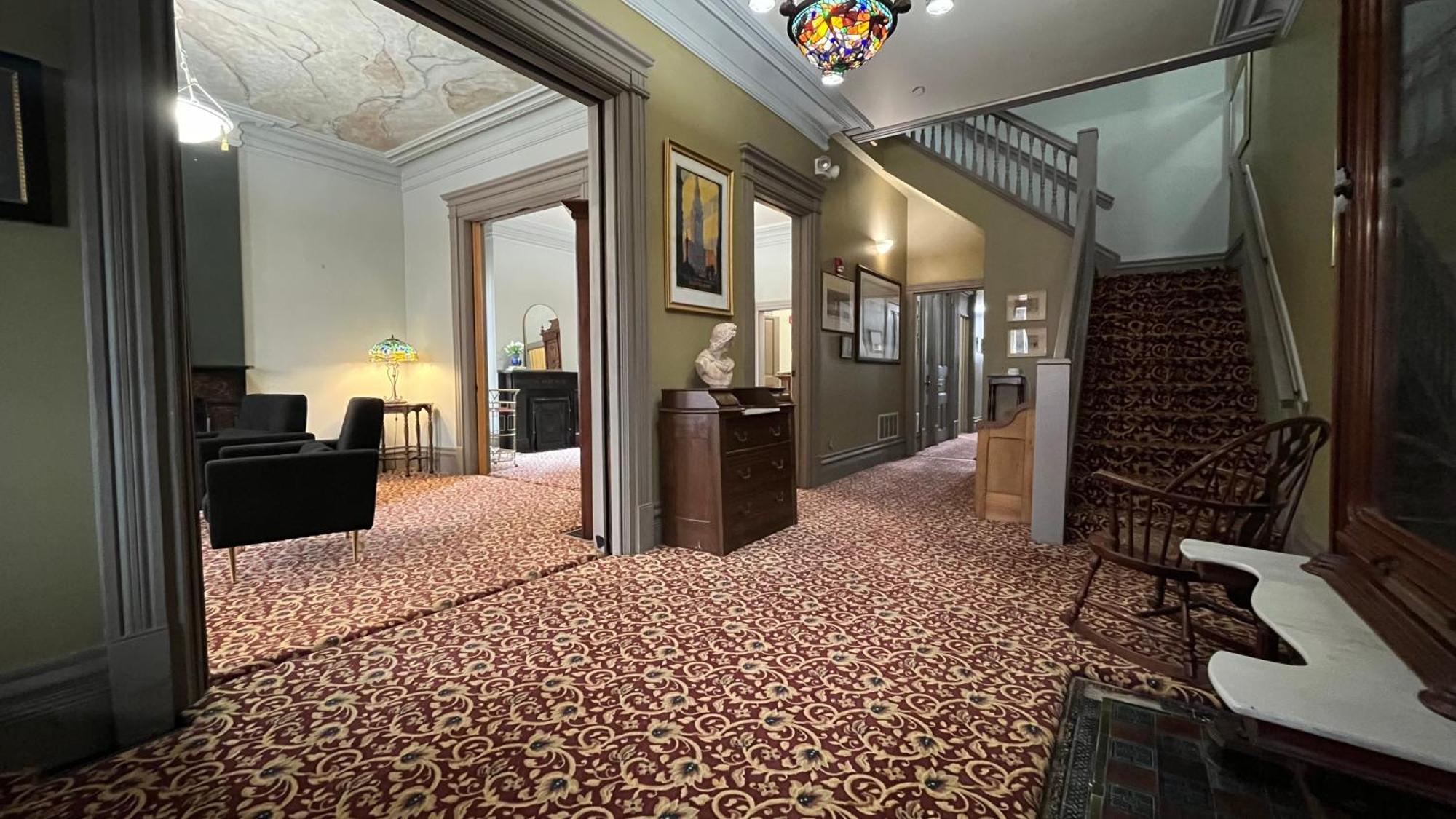 Stone Gables Inn Кливленд Экстерьер фото