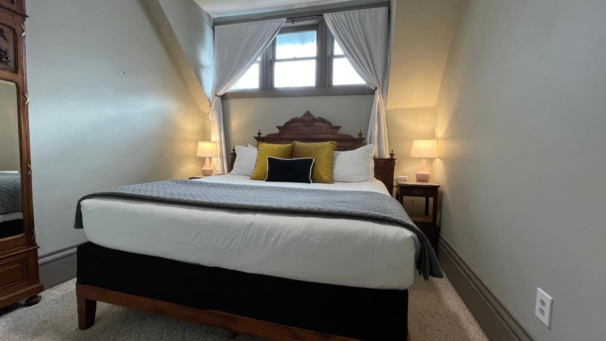 Stone Gables Inn Кливленд Экстерьер фото