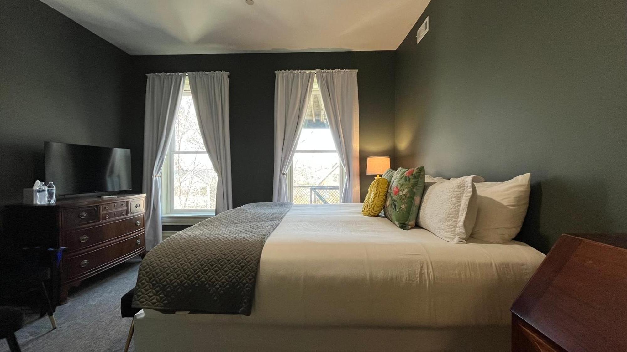Stone Gables Inn Кливленд Экстерьер фото