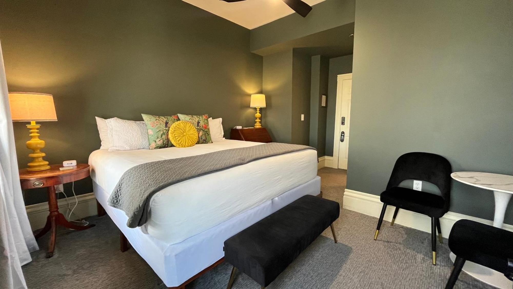 Stone Gables Inn Кливленд Экстерьер фото