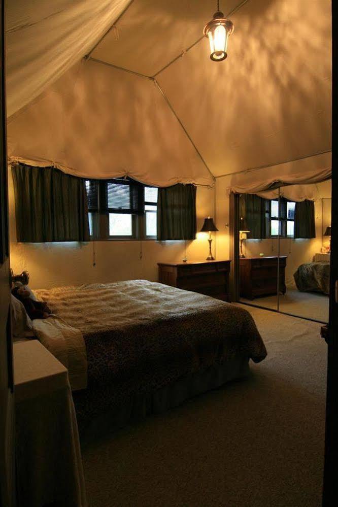 Stone Gables Inn Кливленд Экстерьер фото